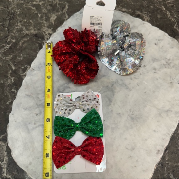 Claire’s Christmas Hair Clip Bows set of 4 & 2 Scrunchies, New - Picture 12 of 12